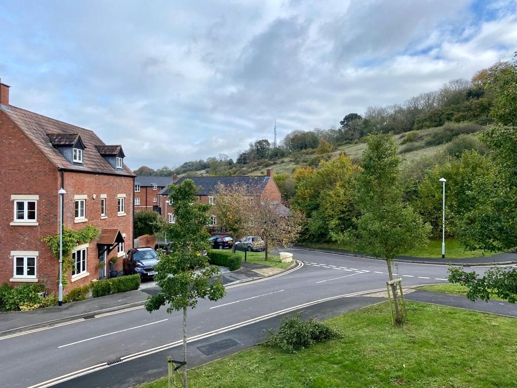 4 bedroom house, Marlborough, Wiltshire SN8 - Available