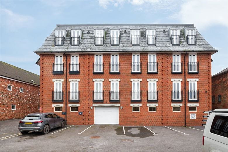 2 bedroom flat, High Street, Marlborough SN8 - Under Offer