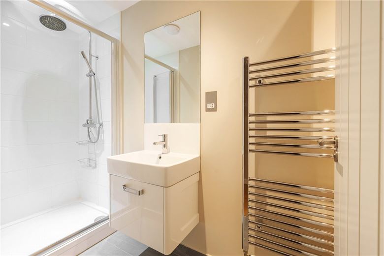 2 bedroom flat, High Street, Marlborough SN8