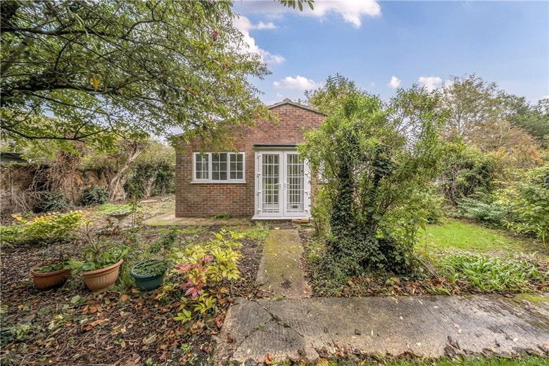 2 bedroom bungalow, Aldbourne Road, Baydon SN8 - Available