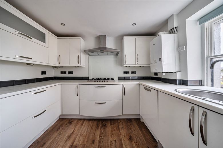 2 bedroom maisonette, High Street, Marlborough SN8 - Available