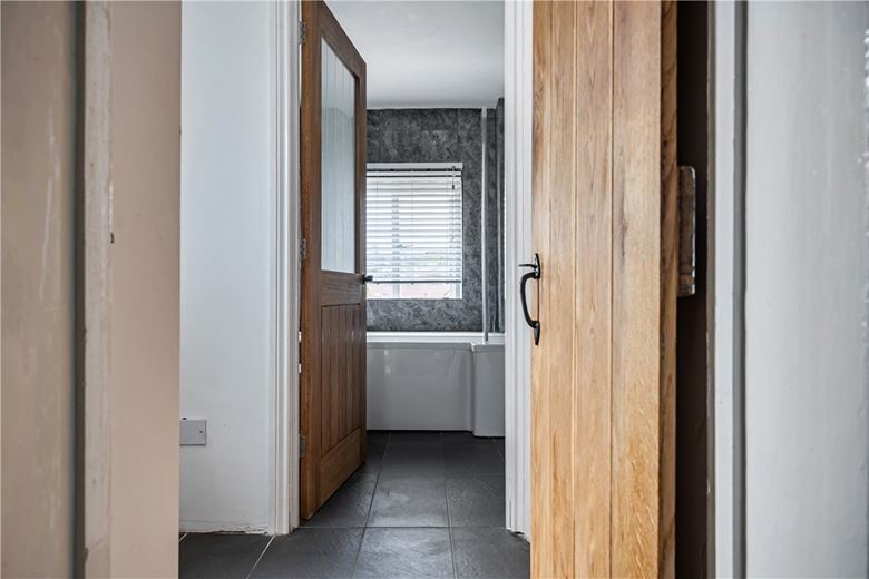 2 bedroom maisonette, High Street, Marlborough SN8 - Available