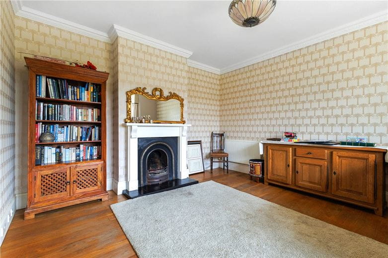 5 bedroom house, Bath Road, Marlborough SN8 - Available