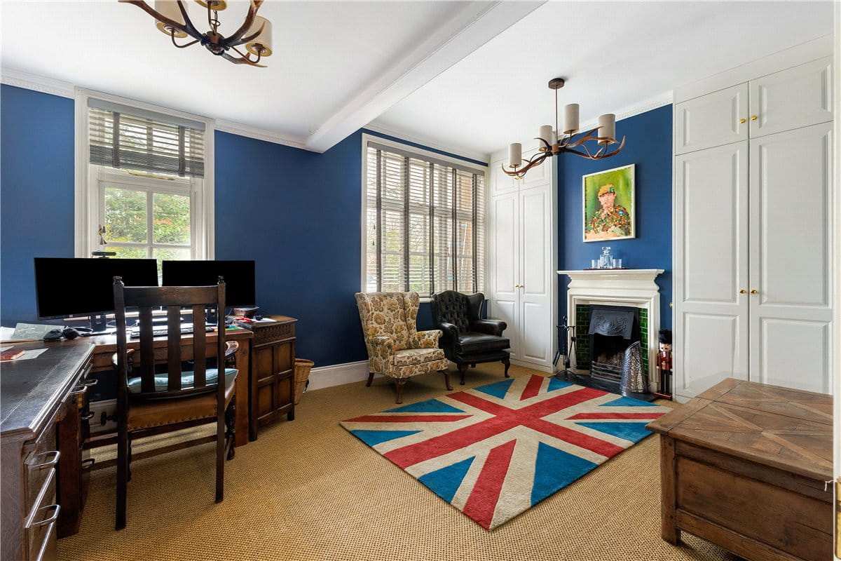 5 bedroom house, Bath Road, Marlborough SN8 - Available