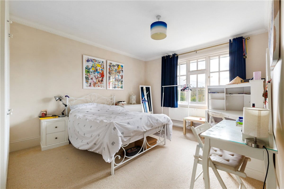 5 bedroom house, Bath Road, Marlborough SN8 - Available