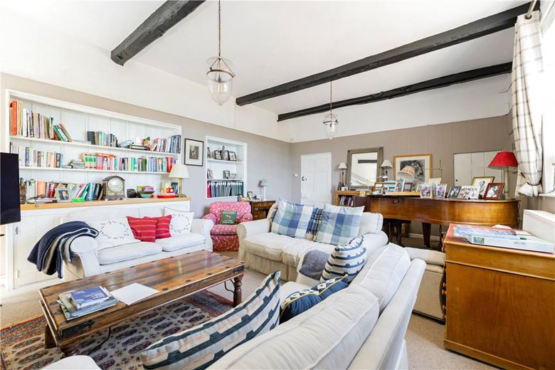 8 bedroom house, Hodson Road, Chiseldon SN4 - Available