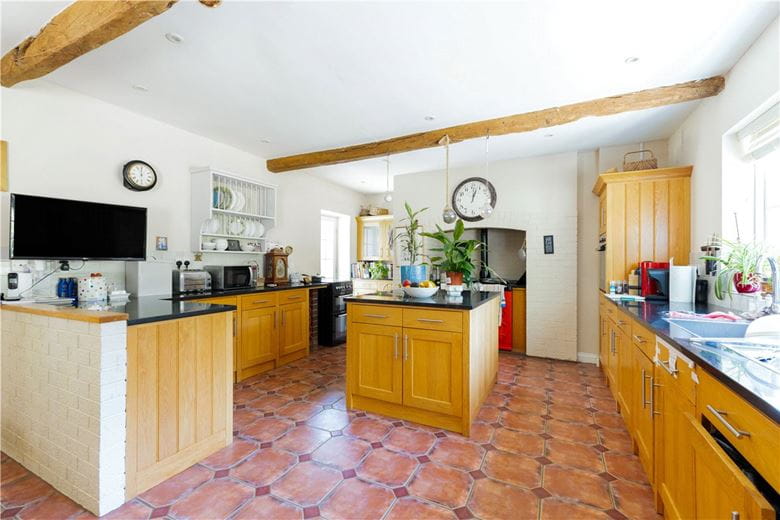 8 bedroom house, Hodson Road, Chiseldon SN4 - Available