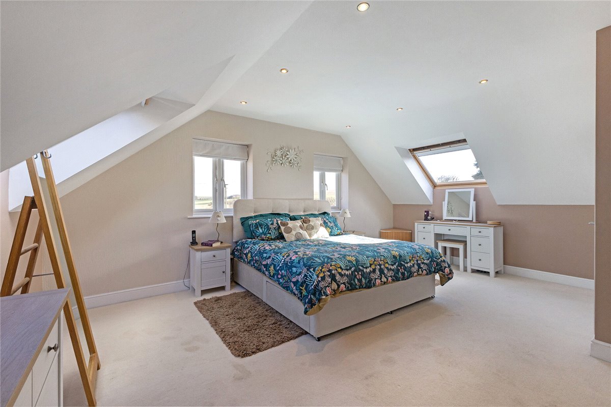 4 bedroom house, Upavon Road, North Newnton SN9 - Available