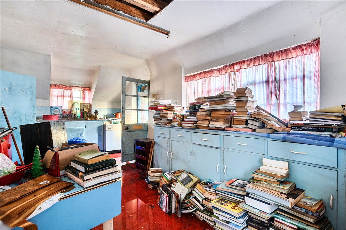 3 bedroom house, Westcourt, Burbage SN8 - Available