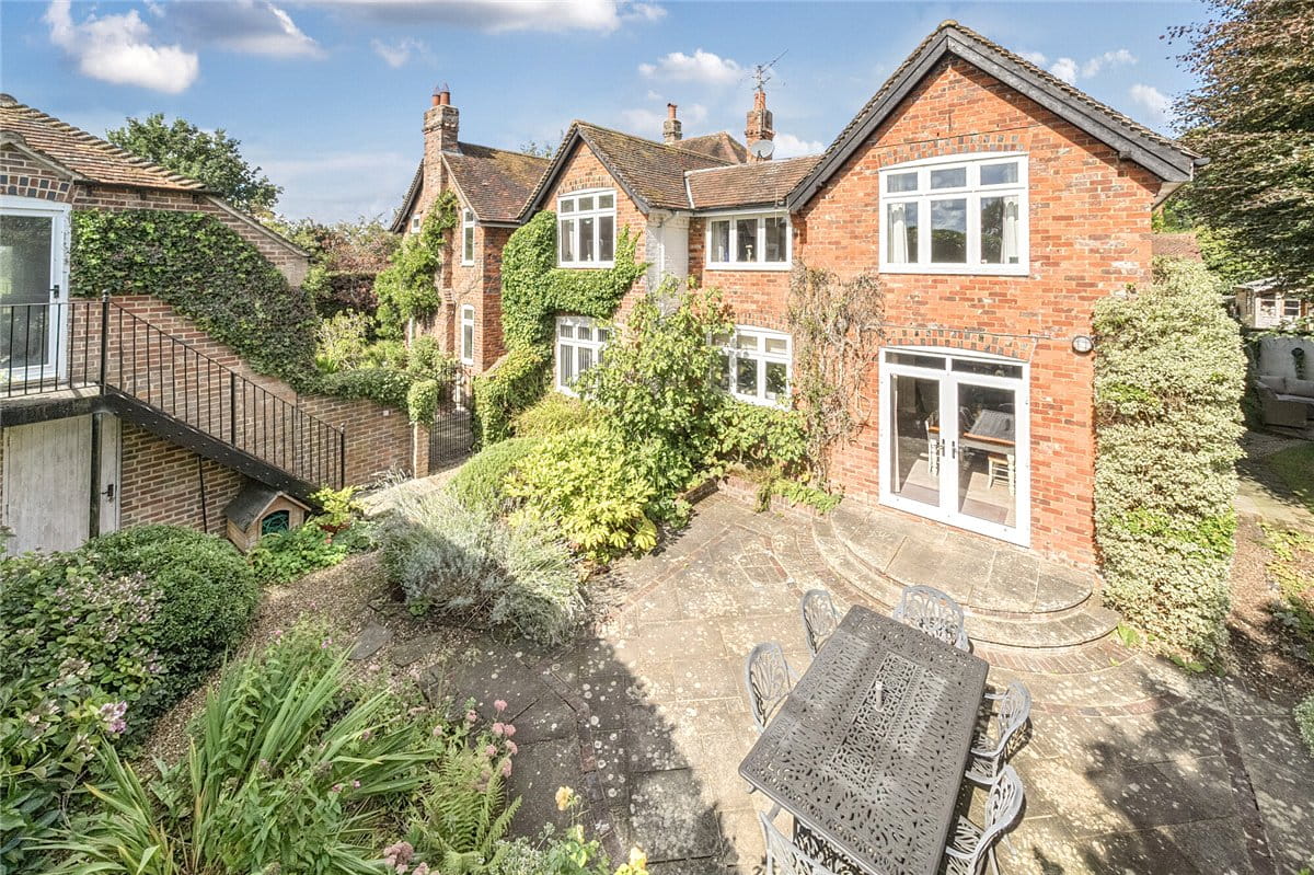 5 bedroom house, Leaze Road, Marlborough SN8 - Available