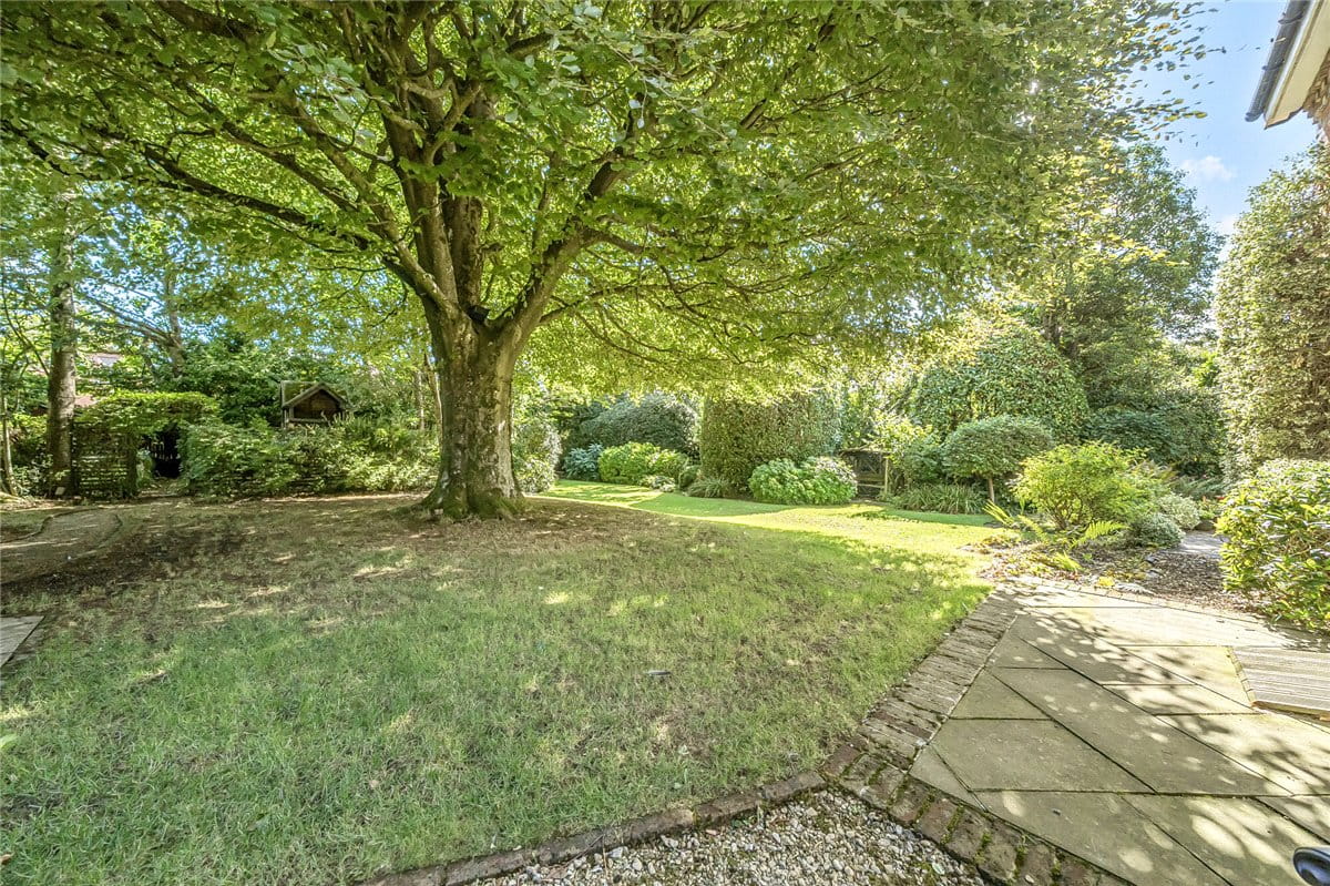 5 bedroom house, Leaze Road, Marlborough SN8 - Available