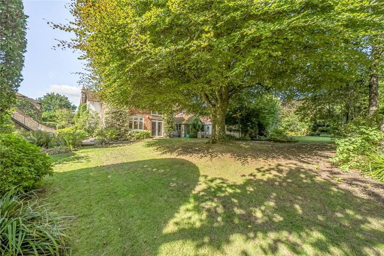 5 bedroom house, Leaze Road, Marlborough SN8 - Available