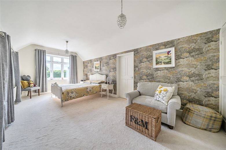 5 bedroom house, Leaze Road, Marlborough SN8 - Available