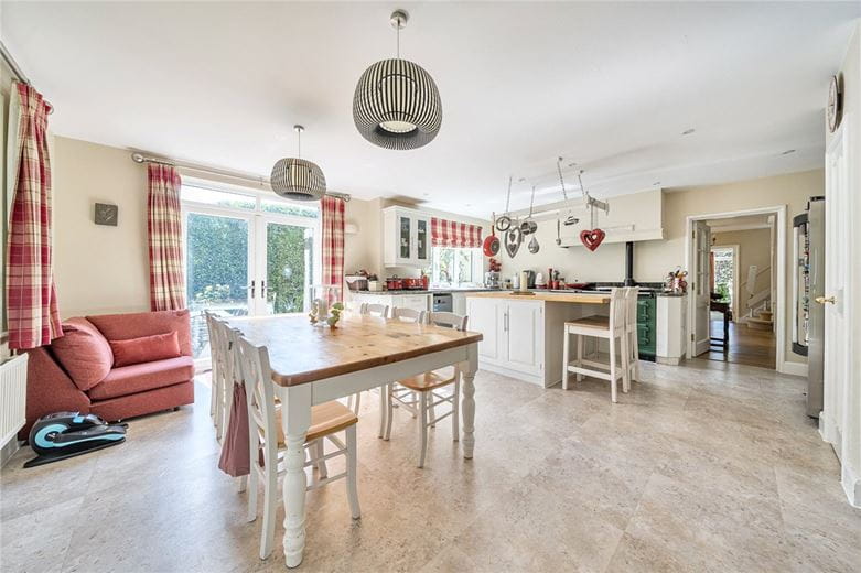 5 bedroom house, Leaze Road, Marlborough SN8 - Available