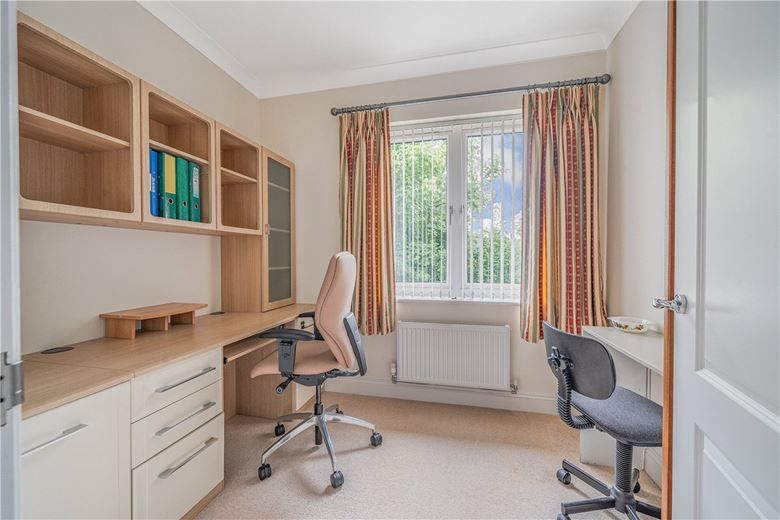 3 bedroom house, Priory Court, Marlborough SN8 - Available