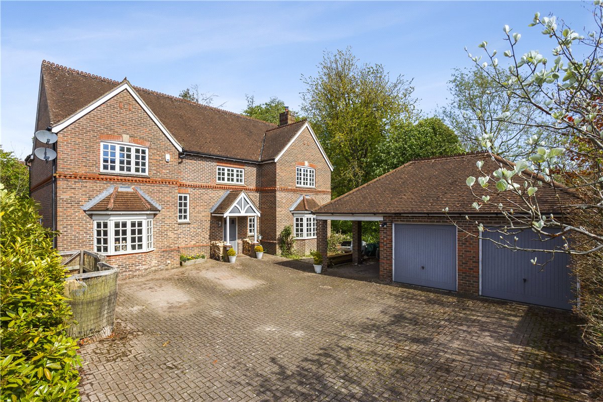 6 bedroom house, Kelham Gardens, Marlborough SN8 - Available