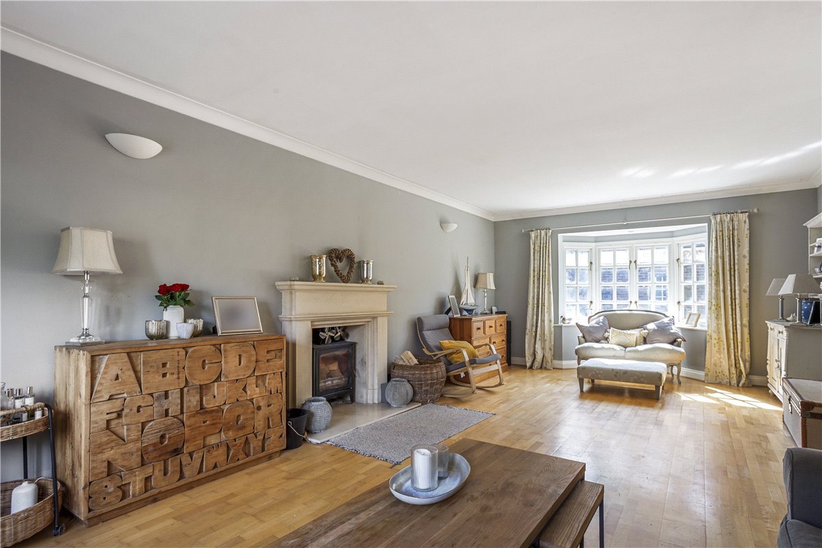 6 bedroom house, Kelham Gardens, Marlborough SN8 - Available