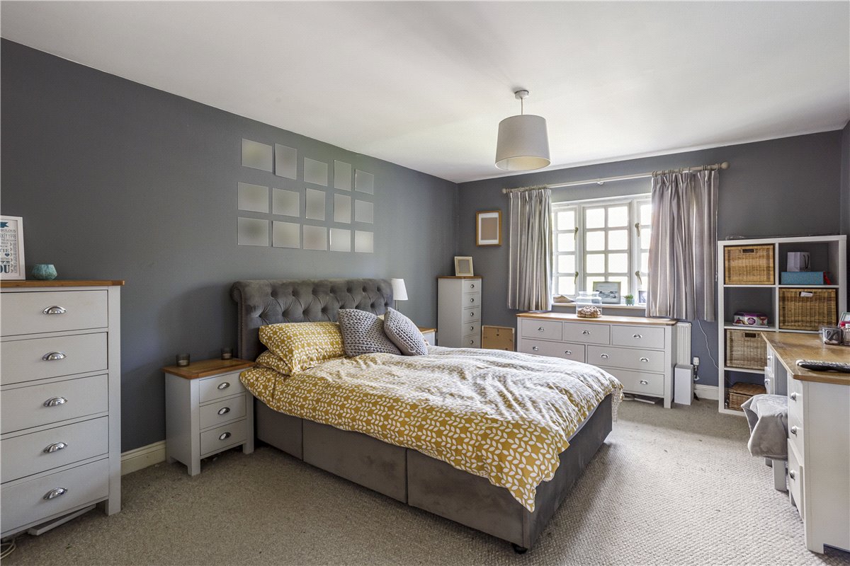 6 bedroom house, Kelham Gardens, Marlborough SN8 - Available