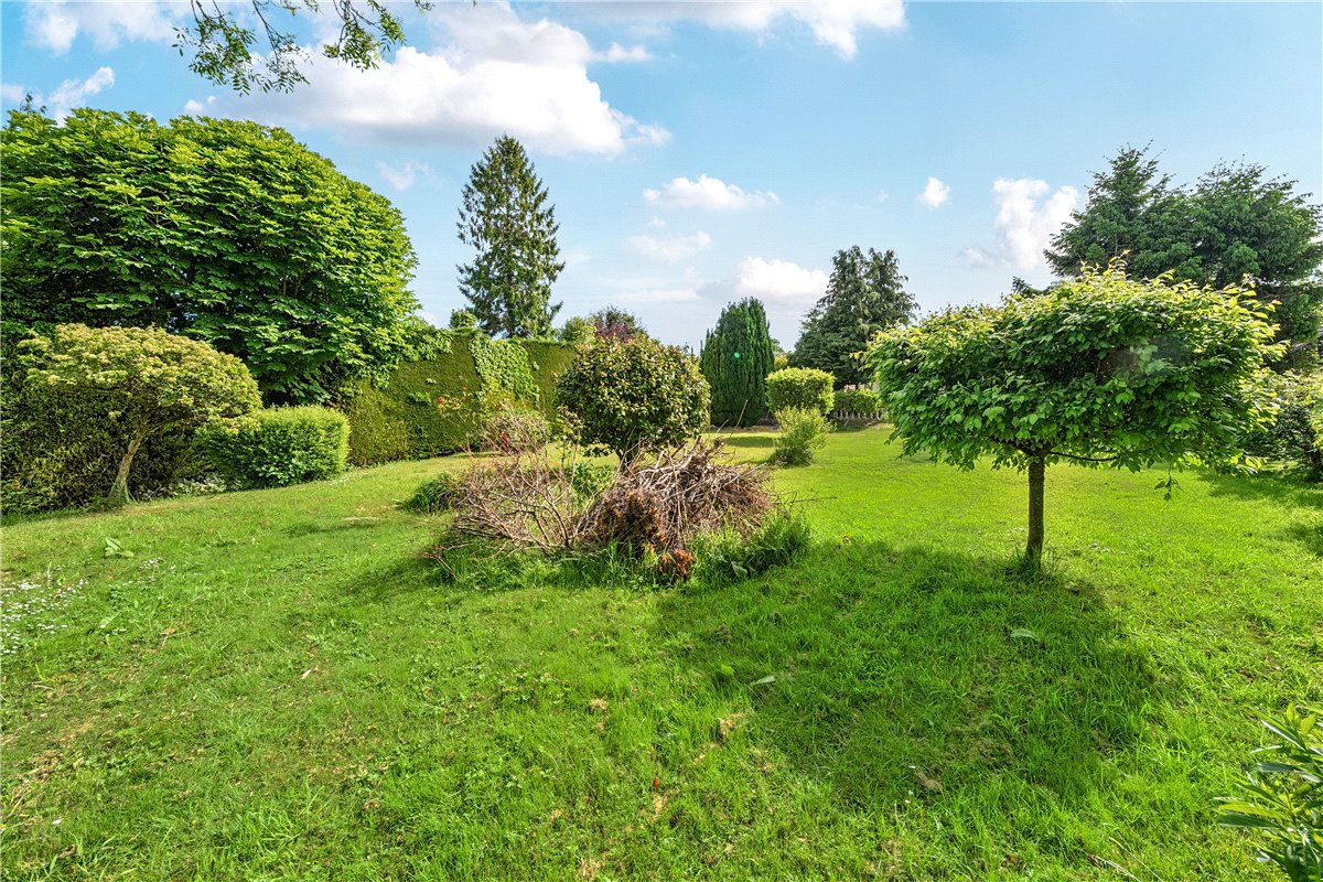 4 bedroom bungalow, High Street, Burbage SN83AR - Sold STC