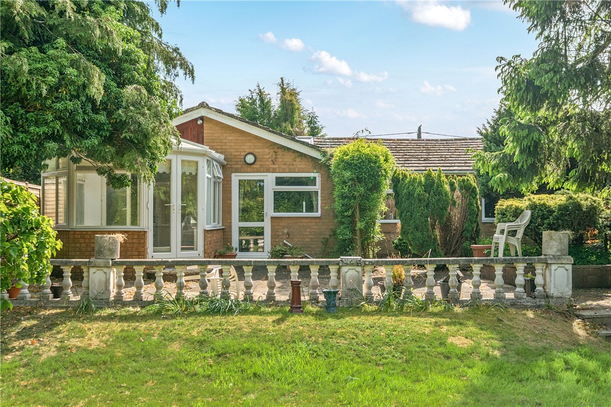 4 bedroom bungalow, High Street, Burbage SN83AR - Sold STC