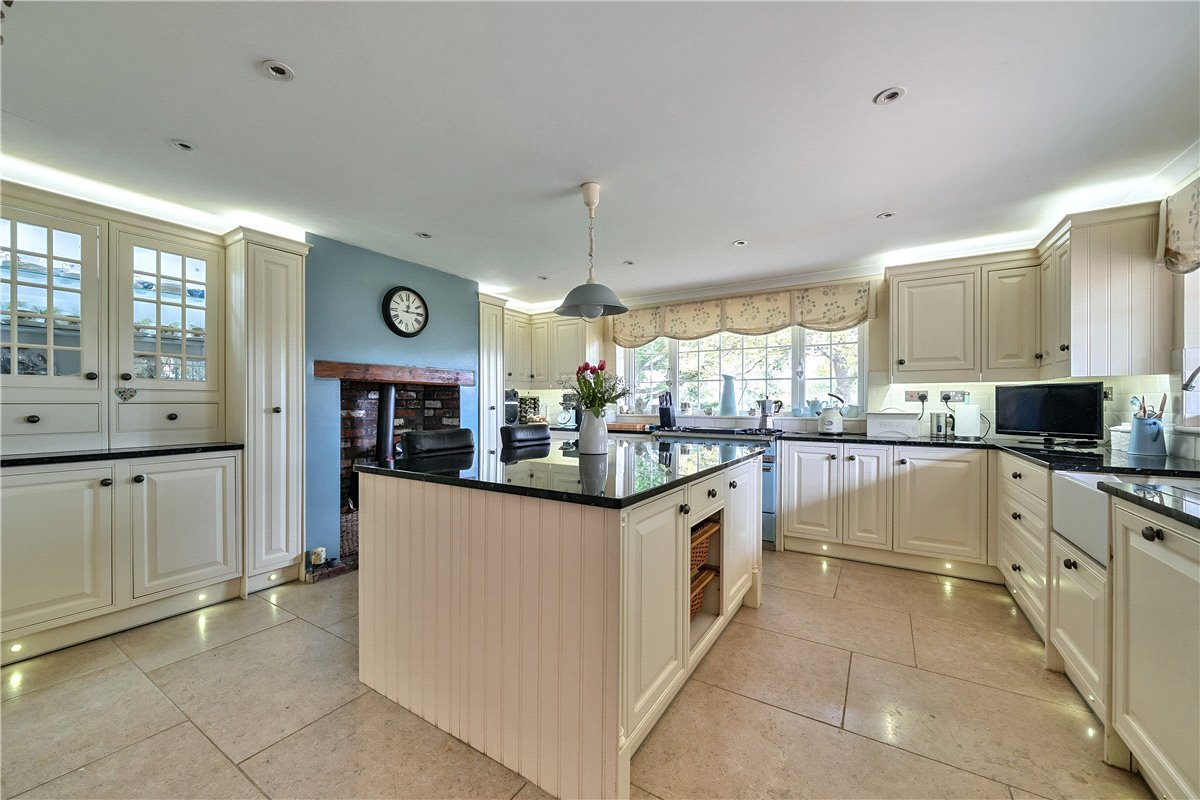 5 bedroom house, Clench Common, Marlborough SN8 - Available