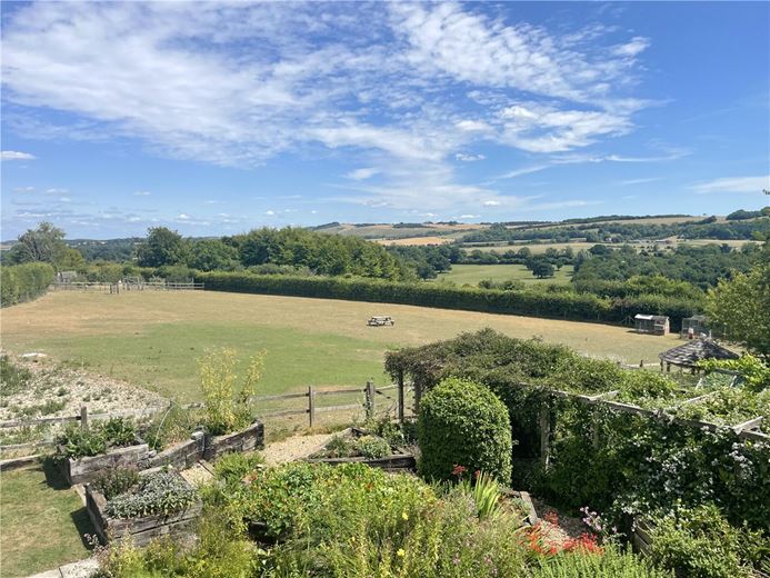 3 bedroom house, Newtown, Shalbourne SN8 - Available