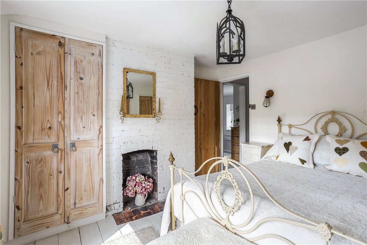 3 bedroom house, The Street, All Cannings SN10 - Available