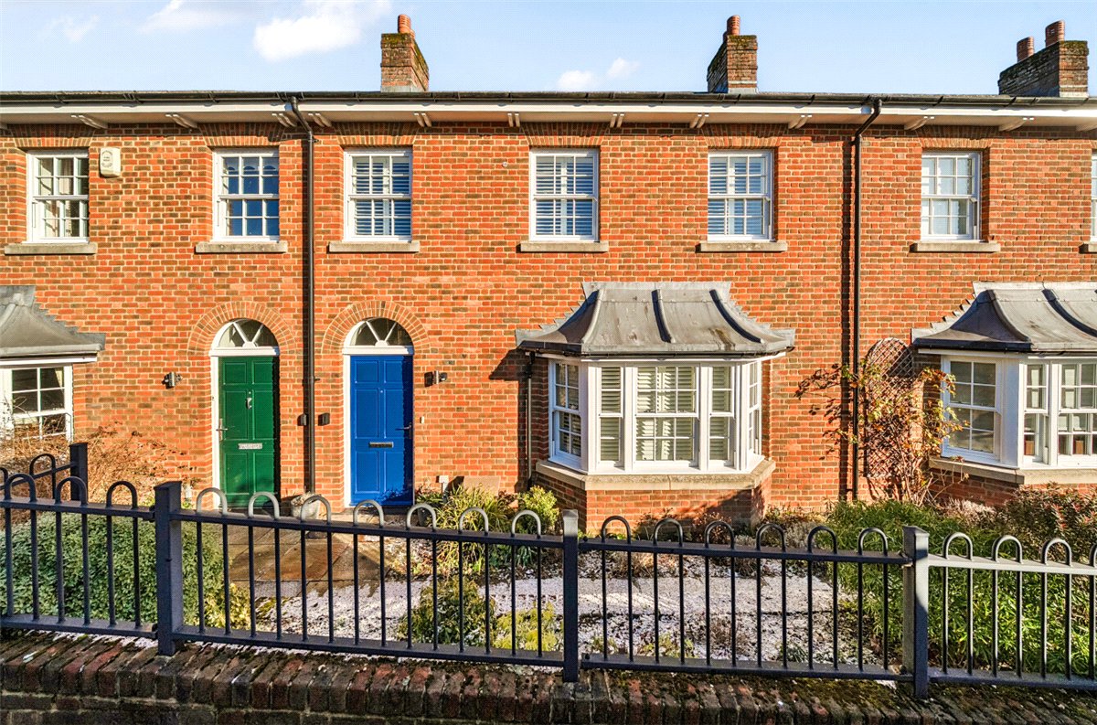 3 bedroom house, Clarendon Court, Marlborough SN8 - Available