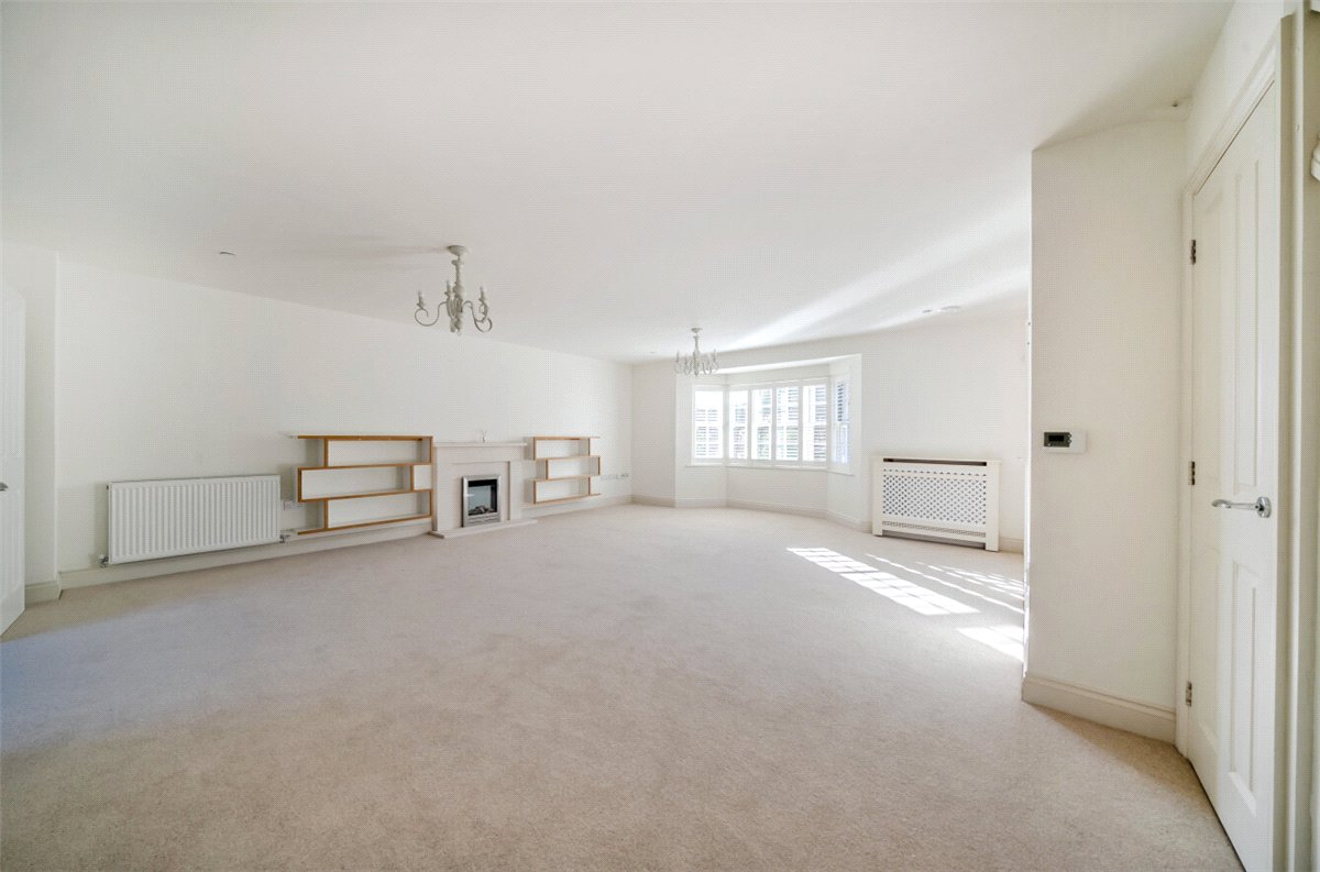 3 bedroom house, Clarendon Court, Marlborough SN8 - Available