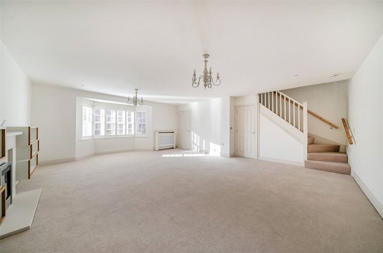 3 bedroom house, Clarendon Court, Marlborough SN8 - Available