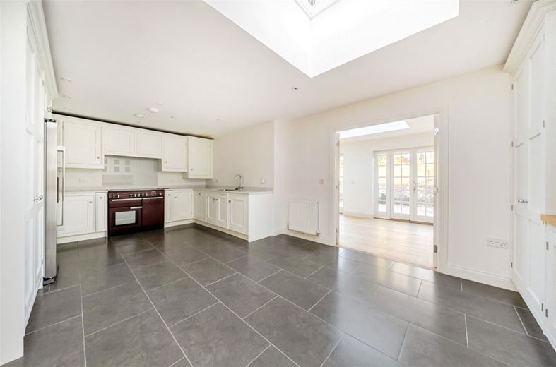 3 bedroom house, Clarendon Court, Marlborough SN8 - Available