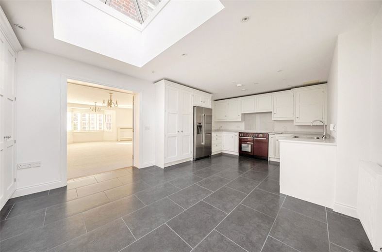 3 bedroom house, Clarendon Court, Marlborough SN8 - Available