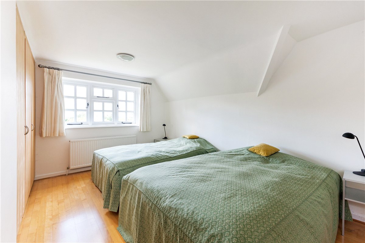 3 bedroom house, Hallam Cottages, Southend SN8 - Sold STC