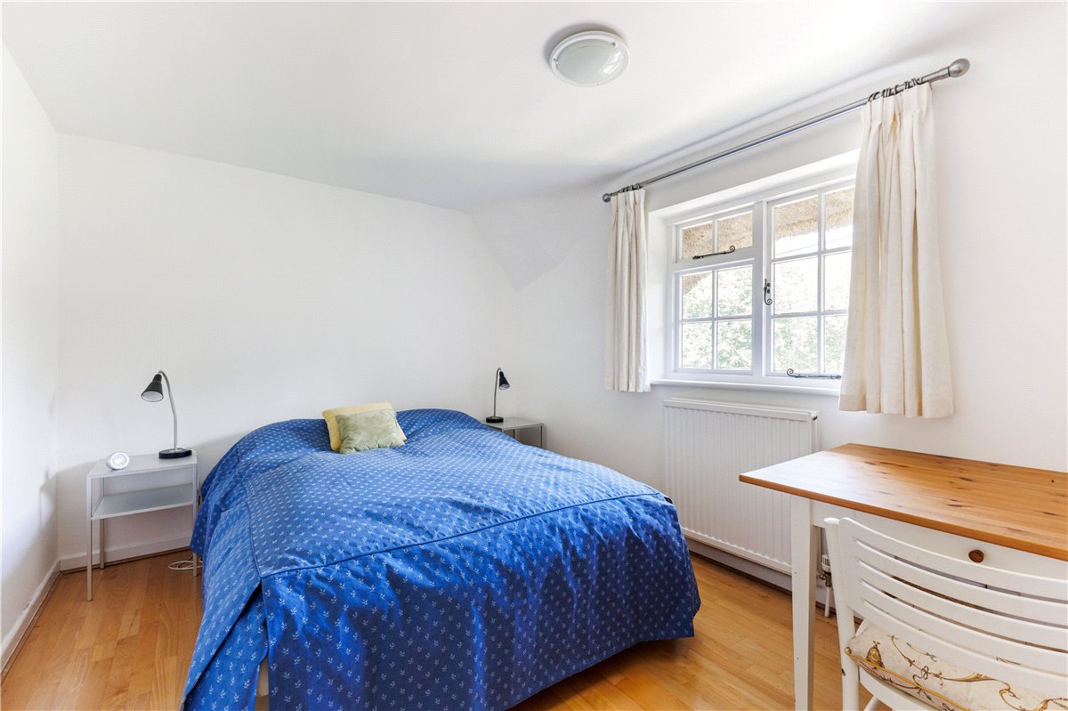 3 bedroom house, Hallam Cottages, Southend SN8 - Sold STC