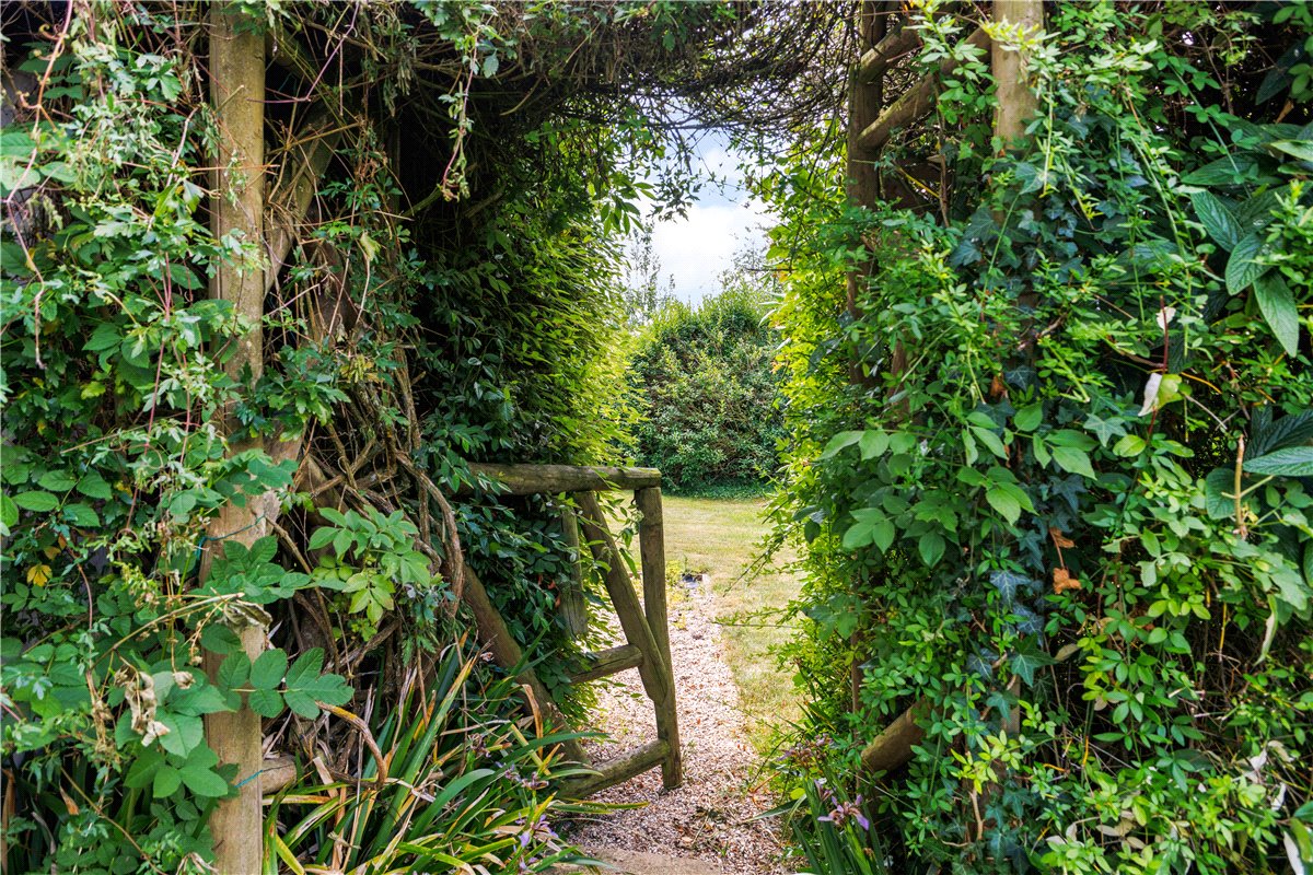 3 bedroom house, Hallam Cottages, Southend SN8 - Sold STC