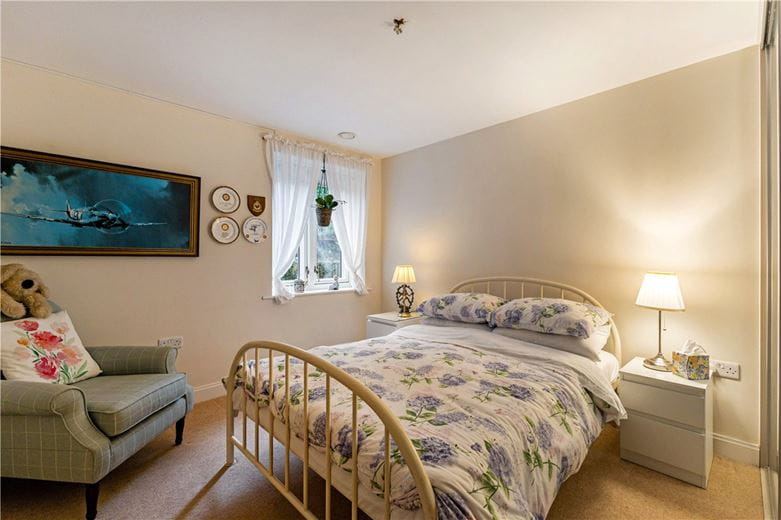 2 bedroom flat, Granham Close, Marlborough SN8 - Available