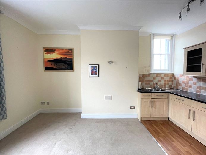 1 bedroom flat, High Street, Marlborough SN8 - Available