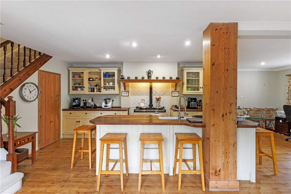 6 bedroom house, Broad Hinton, Swindon SN4 - Available