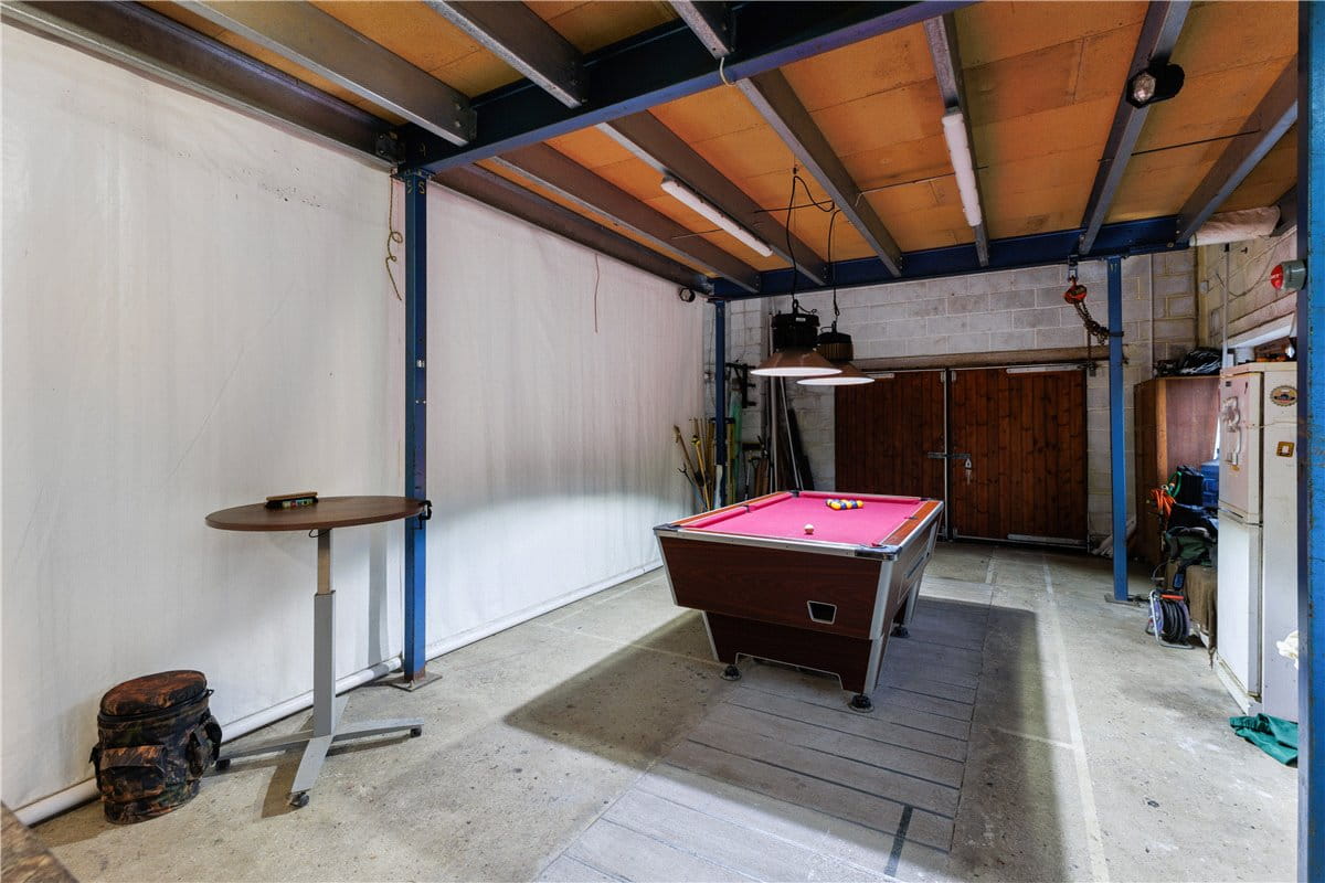 6 bedroom house, Broad Hinton, Swindon SN4 - Available