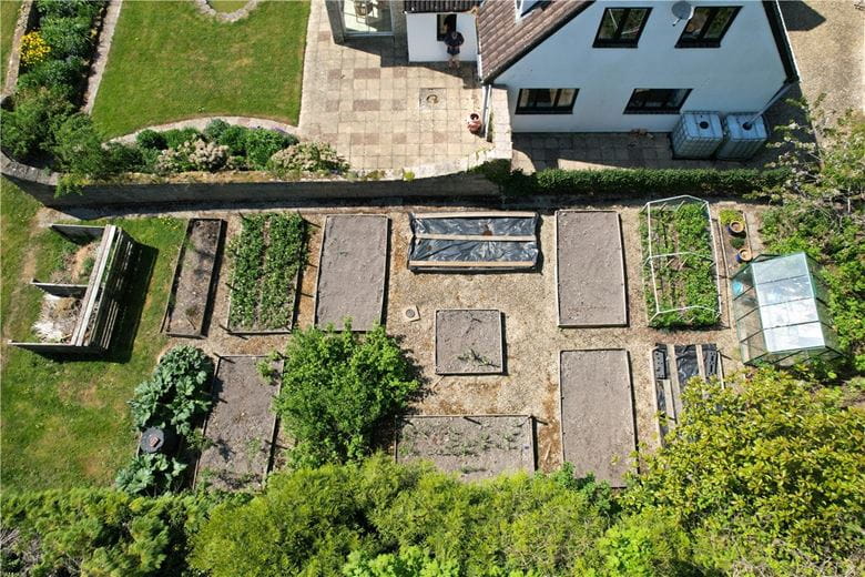 6 bedroom house, Broad Hinton, Swindon SN4 - Available