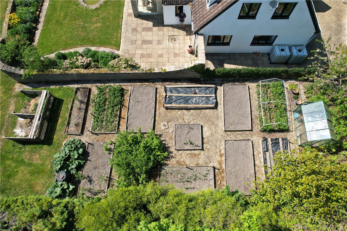 6 bedroom house, Broad Hinton, Swindon SN4 - Available