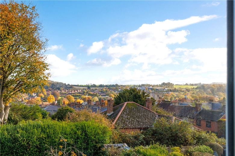 4 bedroom house, Pipers Piece, Herd Street SN8 - Available