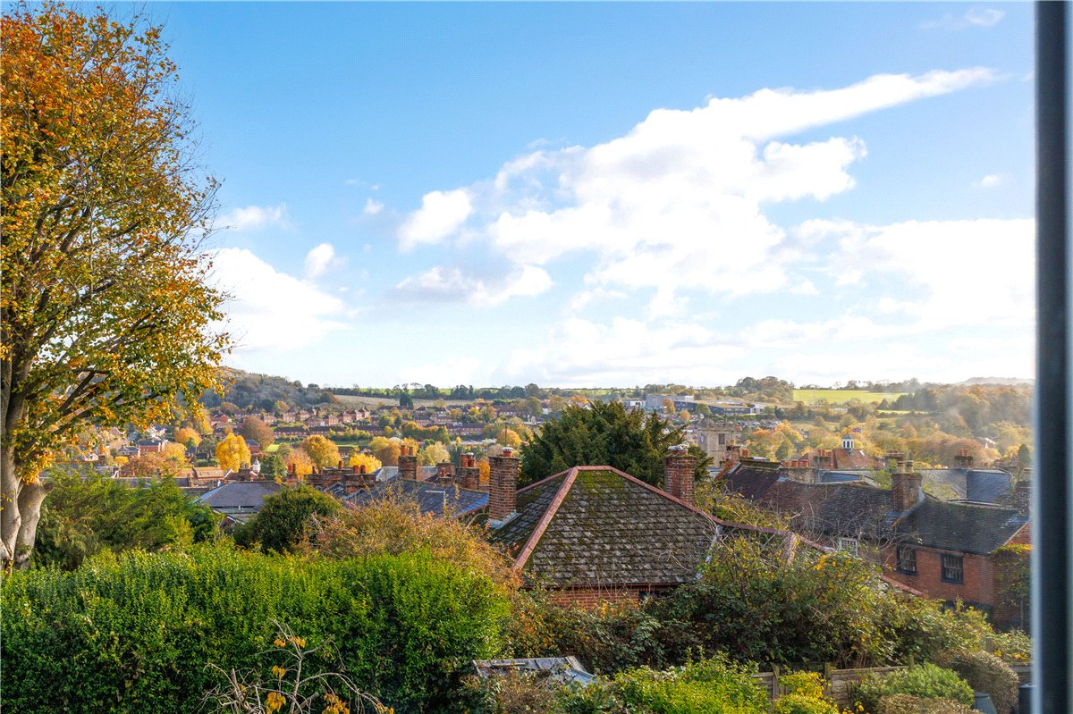 4 bedroom house, Pipers Piece, Herd Street SN8 - Available