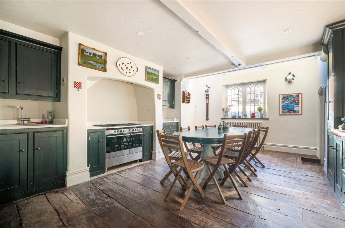 8 bedroom house, Castlefields, Calne SN11 - Available