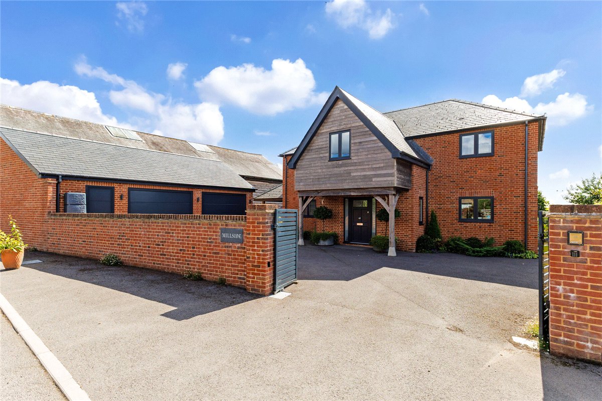 4 bedroom house, Honeystreet, Pewsey SN9 - Available