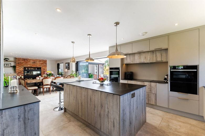 4 bedroom house, Honeystreet, Pewsey SN9 - Available