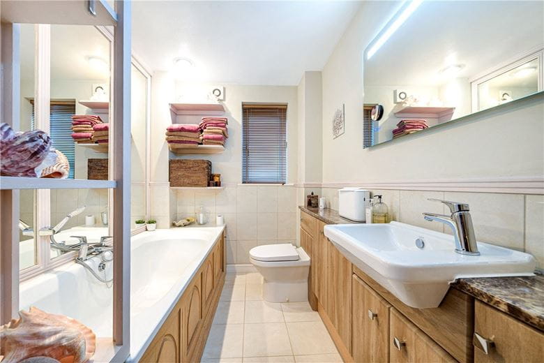 4 bedroom house, High Street, Manton SN8 - Available