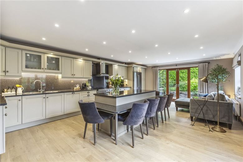 5 bedroom house, Netherstreet, Bromham SN15 - Available