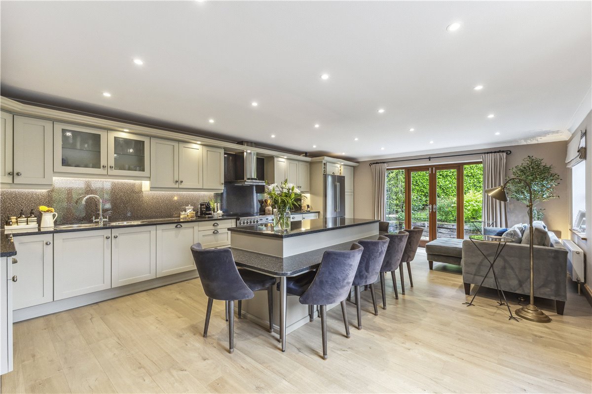 5 bedroom house, Netherstreet, Bromham SN15 - Available