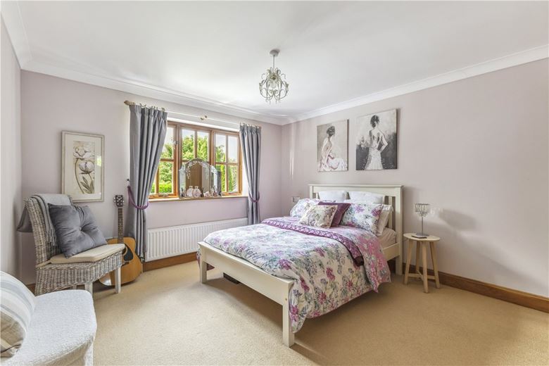 5 bedroom house, Netherstreet, Bromham SN15 - Available